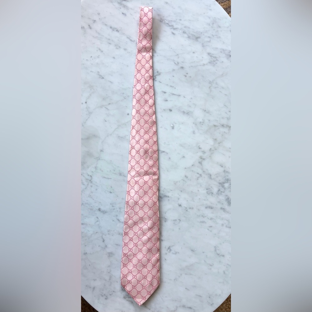 Gucci Pink GG Monogram Silk Tie, Blush Pink/Rose, 3.5” x 59”, like new - Picture 9 of 13